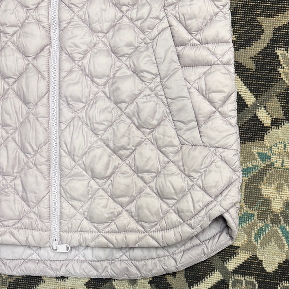 Athleta Whisper Featherless Puffer Vest in lilac - M - Picture 5 of 7